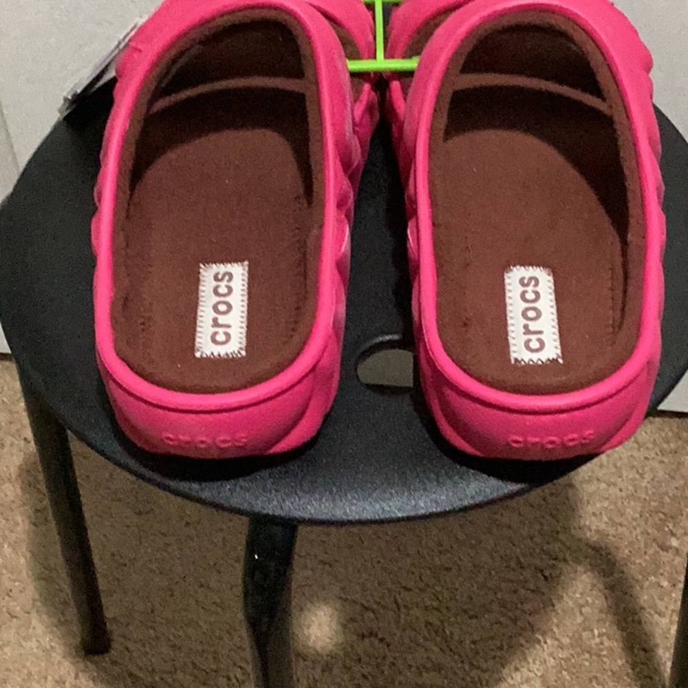 SOLD OUT..DO NOT PURCHASE - Crocs Classic Cozzzy Overpuff Sandal - Size 9 - Picture 3 of 5